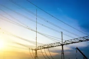 Dlaczego regularna inspekcja linii elektroenergetycznych jest kluczowa dla bezpieczeństwa?