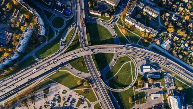 Rozwój infrastruktury drogowej w Małopolsce - nowoczesne rozwiązania dla bezpieczeństwa i efektywności
